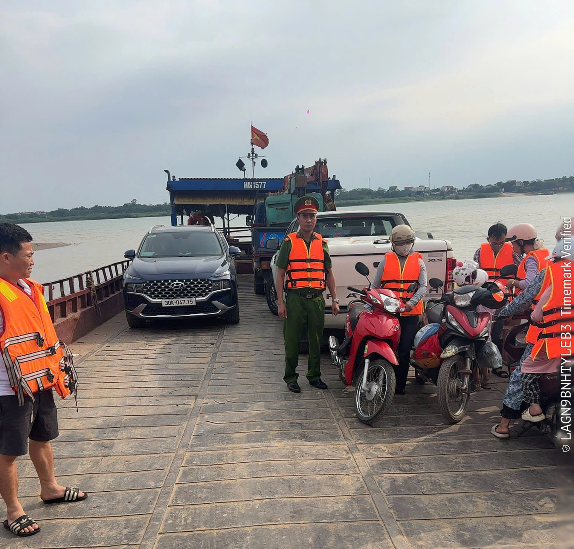 CÔNG AN XÃ MỄ SỞ PHỐI HỢP TUYÊN TRUYỀN, NHẮC NHỞ BẢO ĐẢM AN TOÀN GIAO THÔNG ĐƯỜNG THỦY