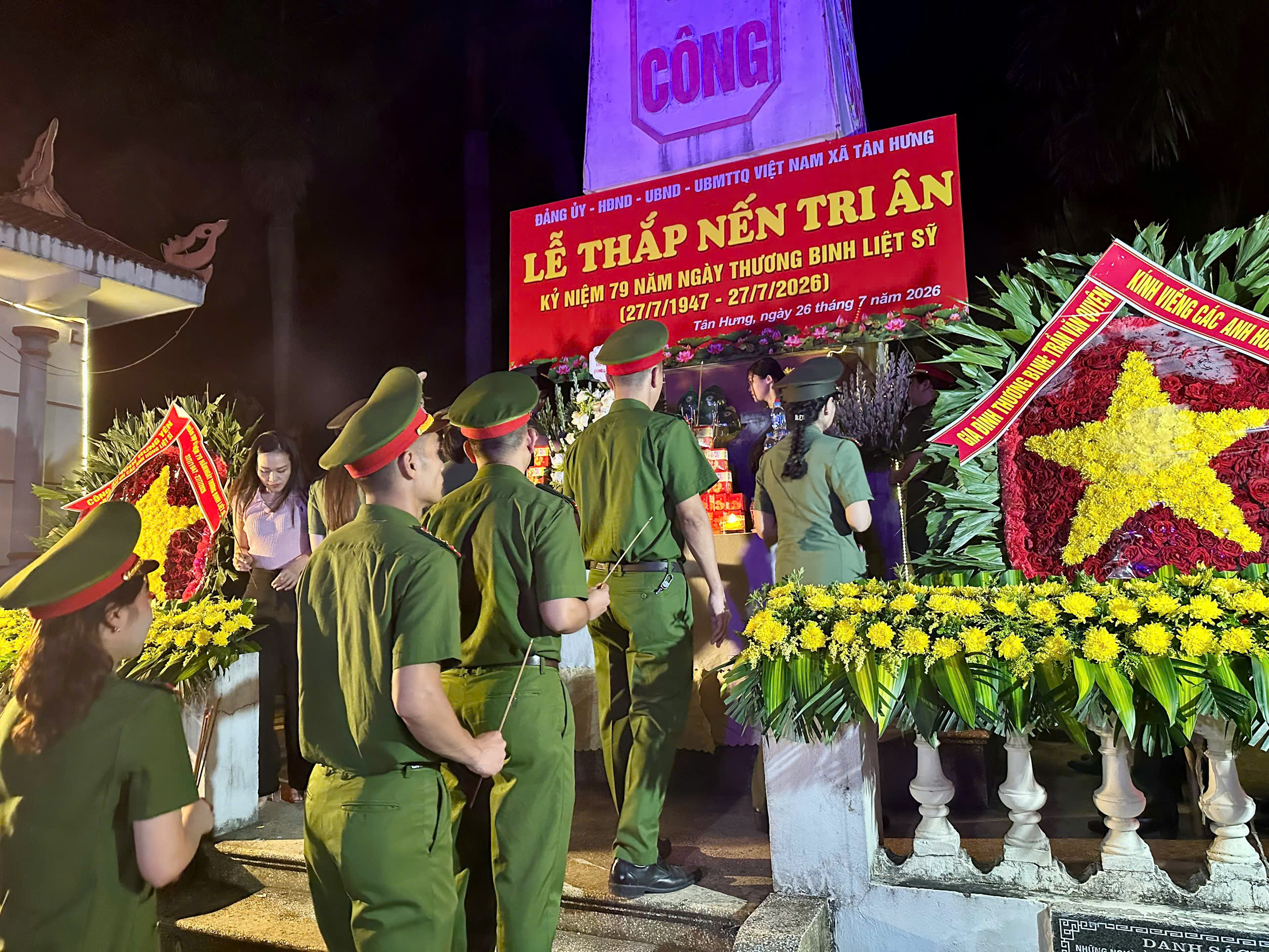 Hội Phụ nữ, Đoàn Thanh niên Công an tỉnh tham gia thắp nến tri ân tại Nghĩa trang liệt sĩ nhân kỷ niệm 79 năm Ngày Thương binh - Liệt sĩ (27/7/1947 - 27/7/2026)