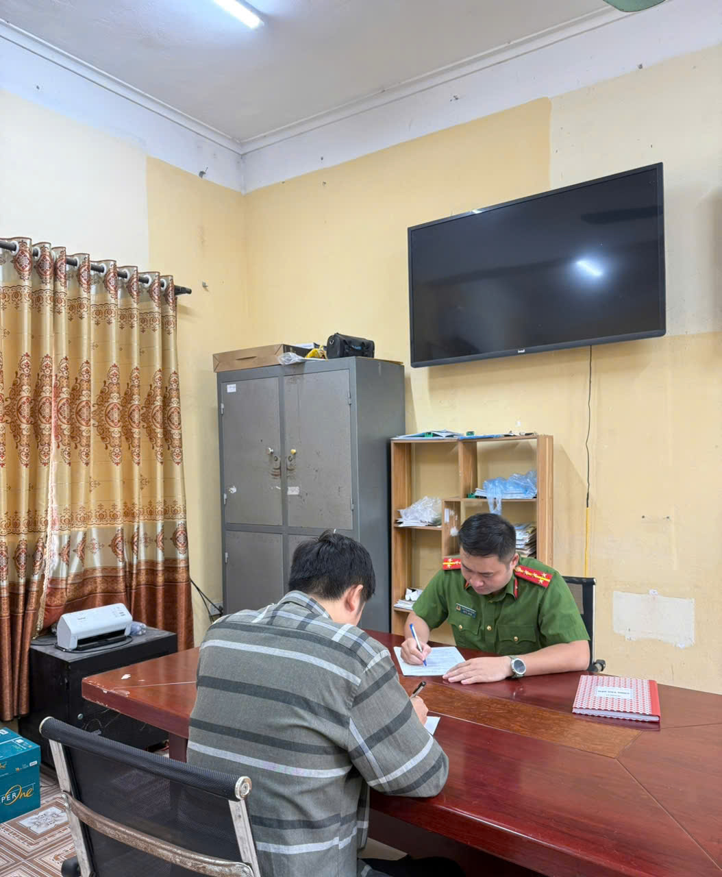 Công an xã Chí Minh cảnh báo người dân thận trọng khi đăng tải bình luận, chia sẻ thông tin trên không gian mạng.