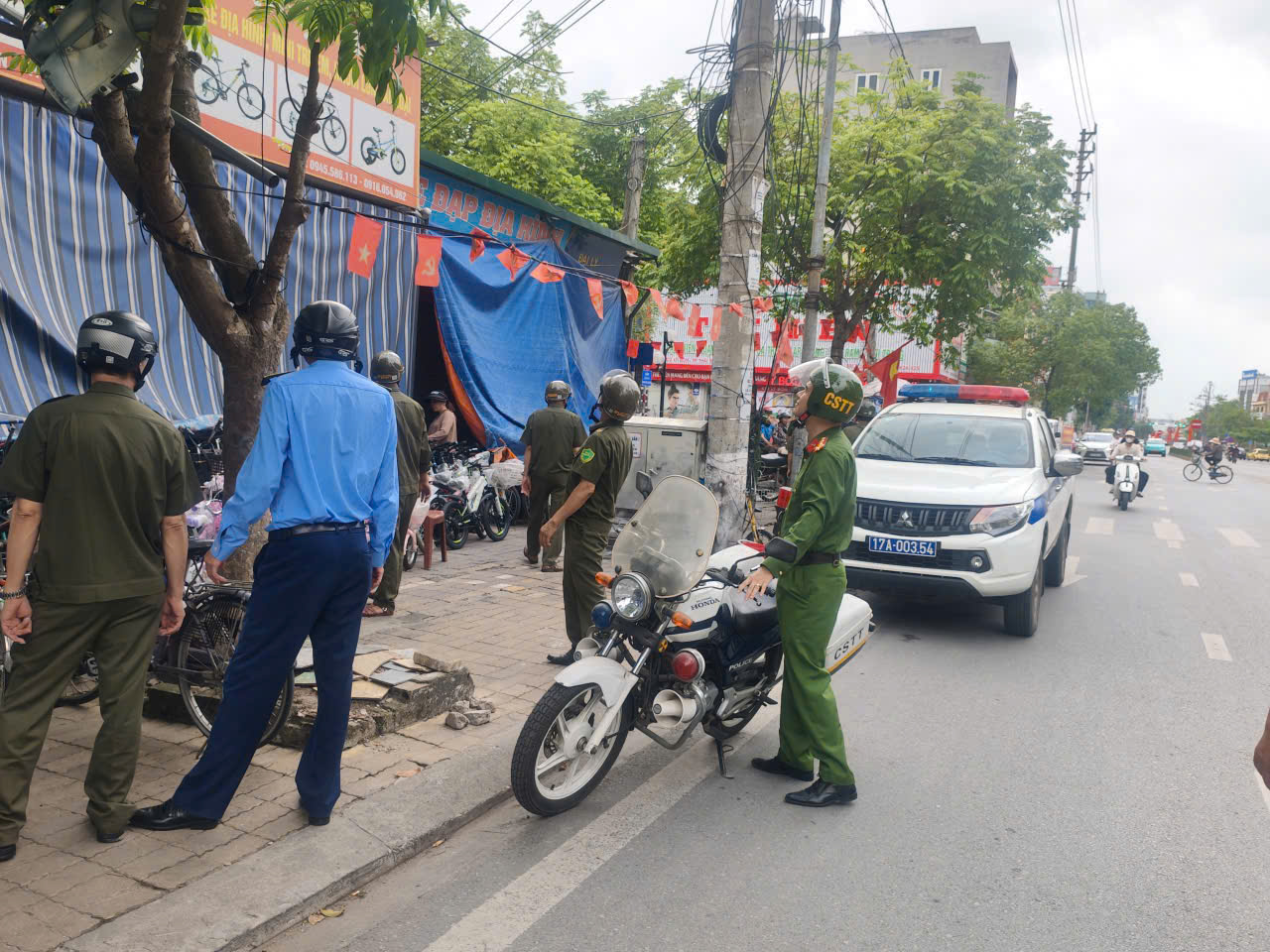 Phòng Cảnh sát Quản lý hành chính về trật tự xã hội vận động người dân trên địa bàn tỉnh Hưng Yên chung tay giữ gìn hè phố thông thoáng, xây dựng đô thị văn minh, an toàn
