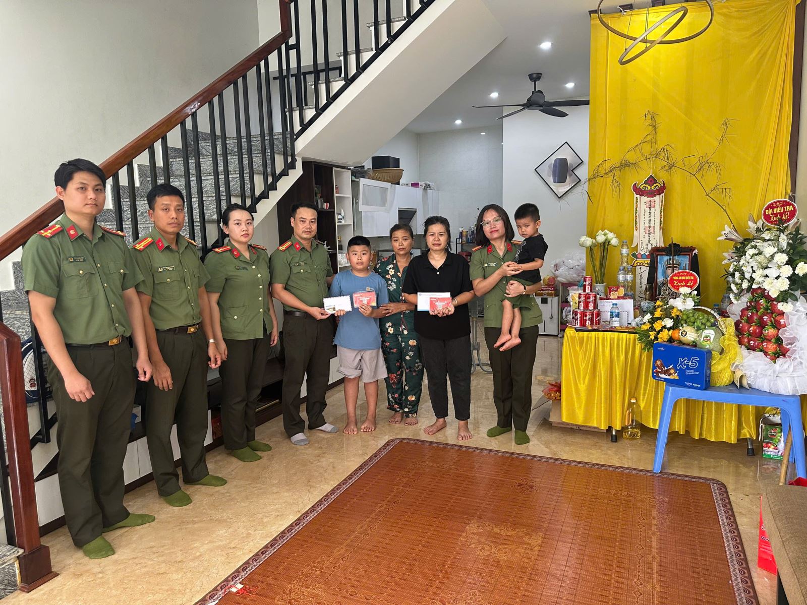 Trao yêu thương, tiếp sức tương lai cho con cán bộ chiến sĩ có hoàn cảnh khó khăn