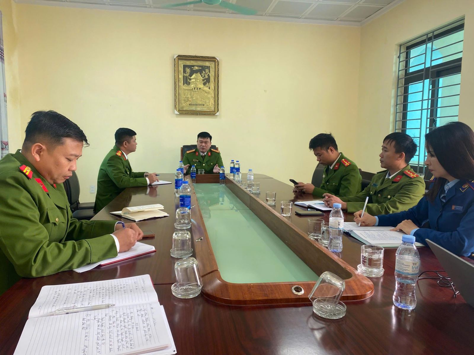 Phòng Cảnh sát điều tra tội phạm về ma túy phối hợp với đại diện chính quyền xã Xuân Trúc kiểm tra công tác ứng trực, bảo đảm an ninh an toàn bầu cử tại Cơ sở cai nghiện ma túy số 1 tỉnh Hưng Yên