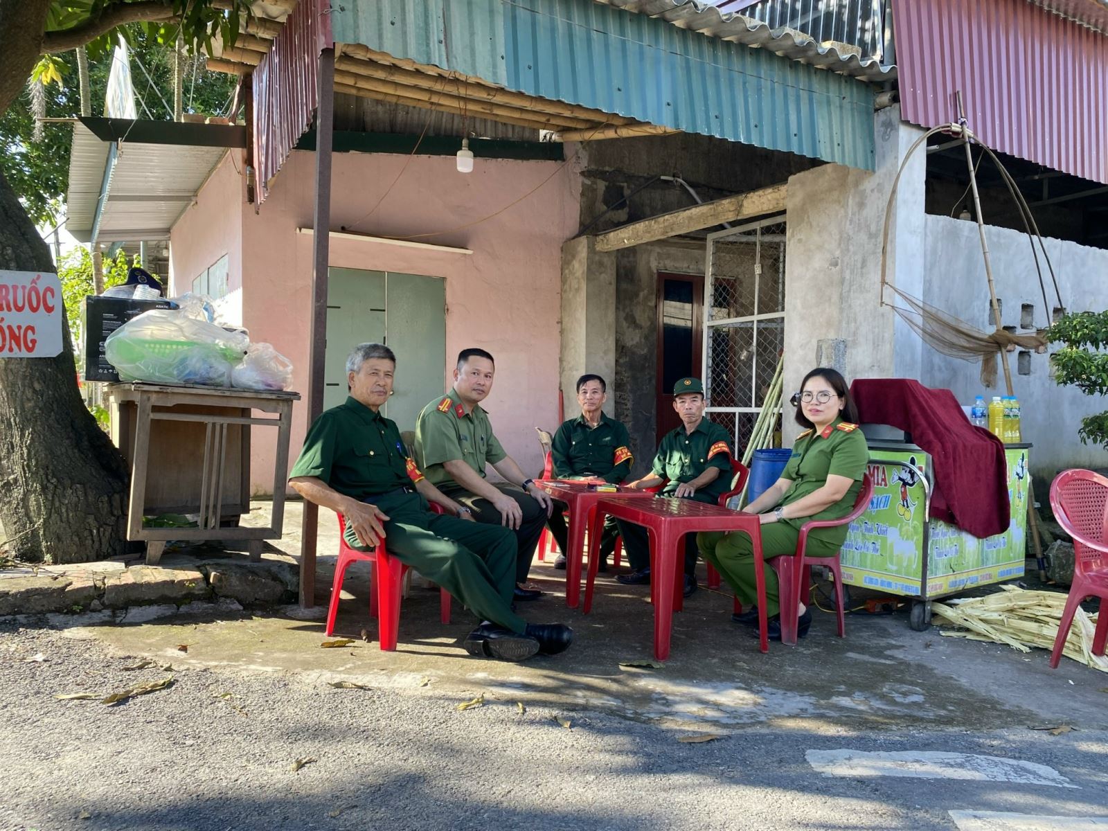 Công an xã Bắc Đông Hưng: Đảm bảo an ninh trật tự Tết trung thu với chủ đề “Lồng đèn thắp sáng ước mơ” - 2025 trên địa bàn xã