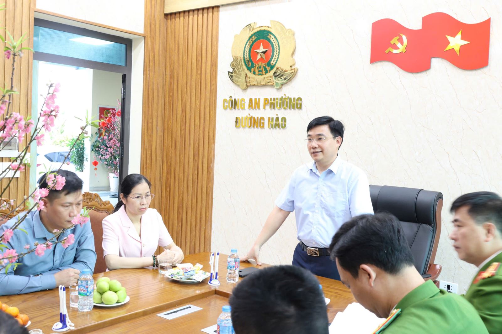 Đảng ủy phường Đường Hào kiểm tra, thăm hỏi, giao nhiệm vụ đảm bảo an ninh trật tự dịp Tết Nguyên đán Bính Ngọ 2026