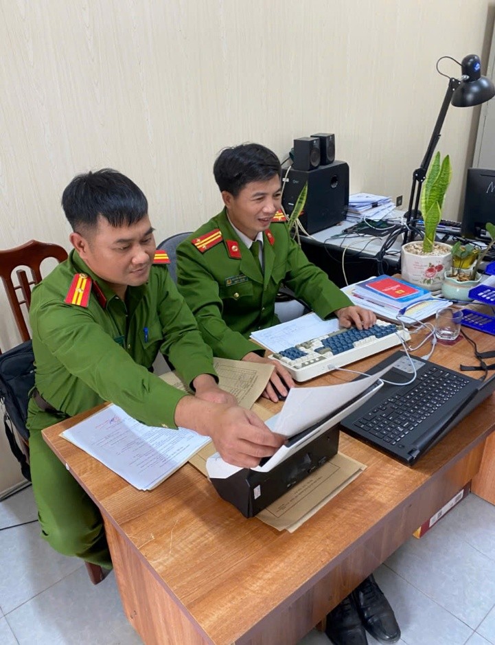 Công an xã Thư Trì đẩy mạnh công tác số hoá hồ sơ đăng ký xe, góp phần xây dựng chính quyền điện tử