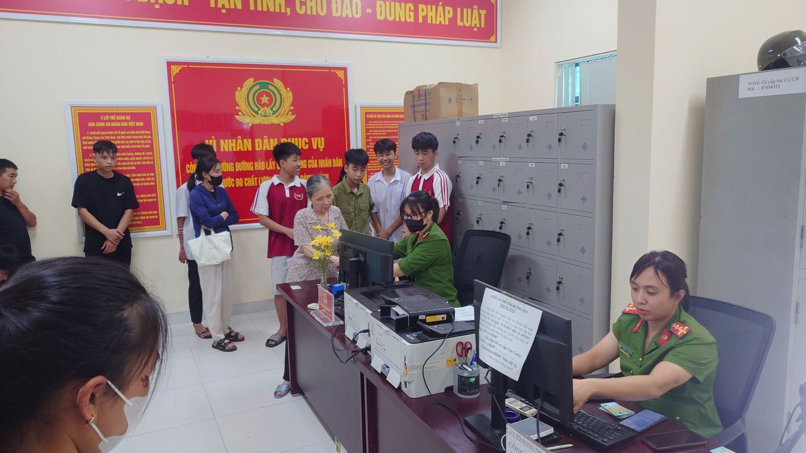 Công an phường Đường Hào triển khai kế hoạch cấp tài khoản định danh điện tử mức 2