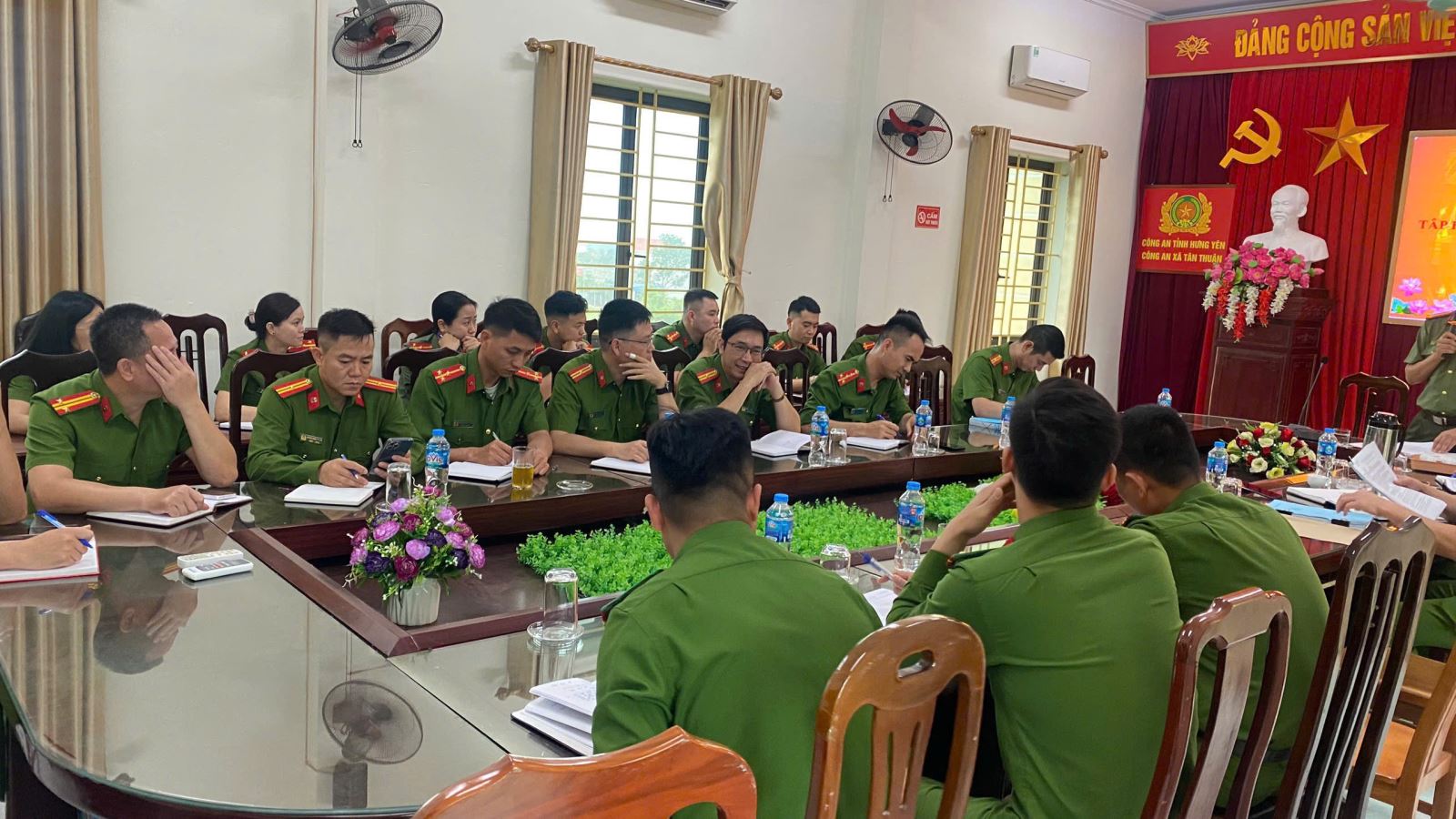 Công an xã Tân Thuận tổ chức Hội nghị phổ biến, quản triệt,  nâng cao chất lượng nghiệp vụ cơ bản năm 2026