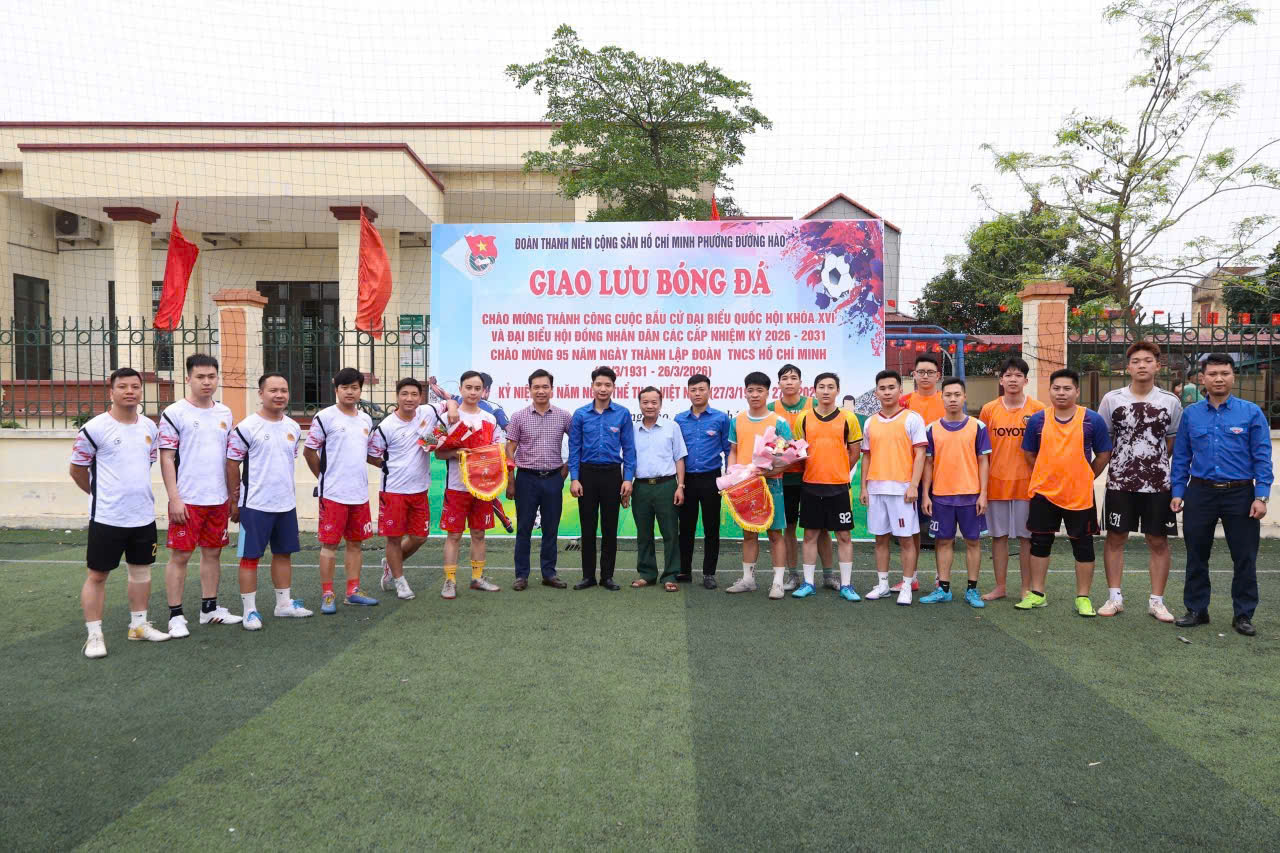 CHI ĐOÀN CÔNG AN PHƯỜNG ĐƯỜNG HÀO TỔ CHỨC GIAO LƯU BÓNG ĐÁ CHÀO MỪNG 95 NĂM NGÀY THÀNH LẬP ĐOÀN TNCS HỒ CHÍ MINH
