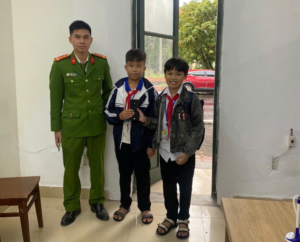 Công an xã Ân Thi nêu gương người tốt, việc tốt