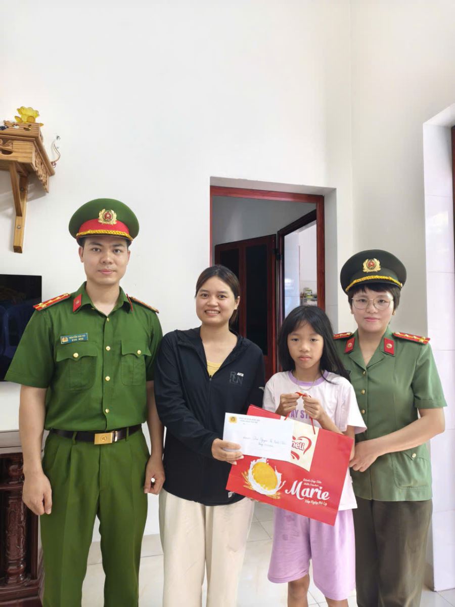 Chi đoàn Công an xã Thư Trì tổ chức thực hiện chuỗi hoạt động hướng tới phong trào “Ba nhất” nhân ngày quốc tế thiếu nhi 01/06