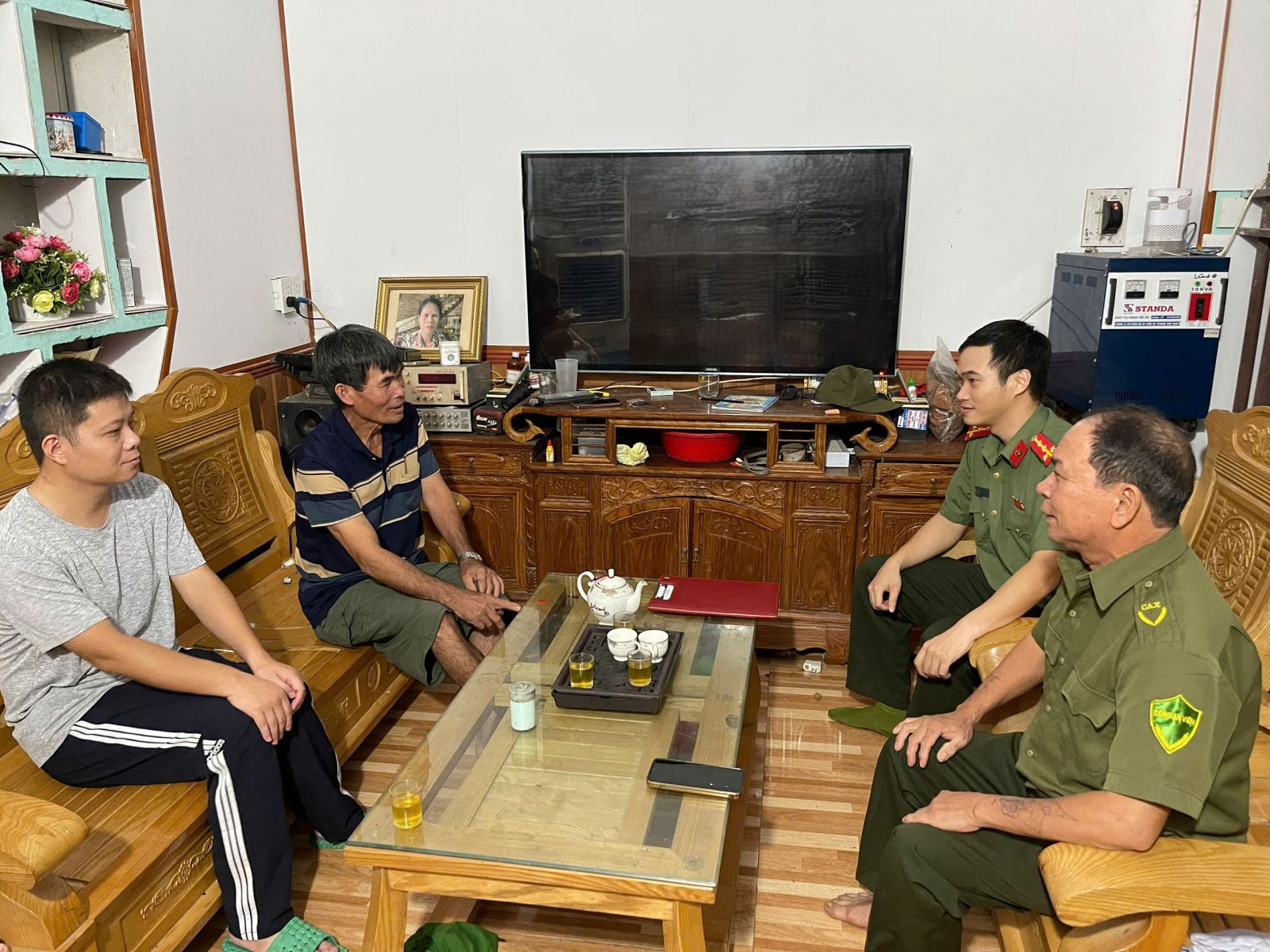 Công an xã Ngọc Lâm tăng cường công tác Quản lý Xuất nhập cảnh trên địa bàn.