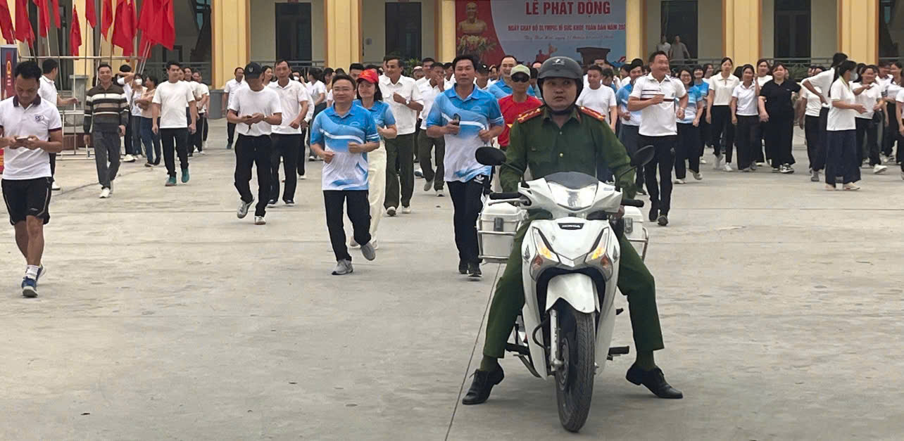 Công an xã Tây Tiền Tải bảo đảm ANTT, an toàn giao thông ngày chạy olympic vì sức khỏe toàn dân năm 2026