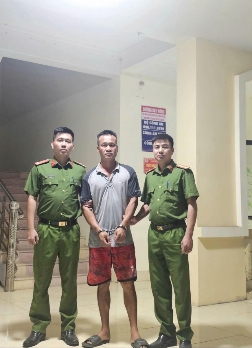 Công an xã A Sào bắt giữ đối tượng truy nã 