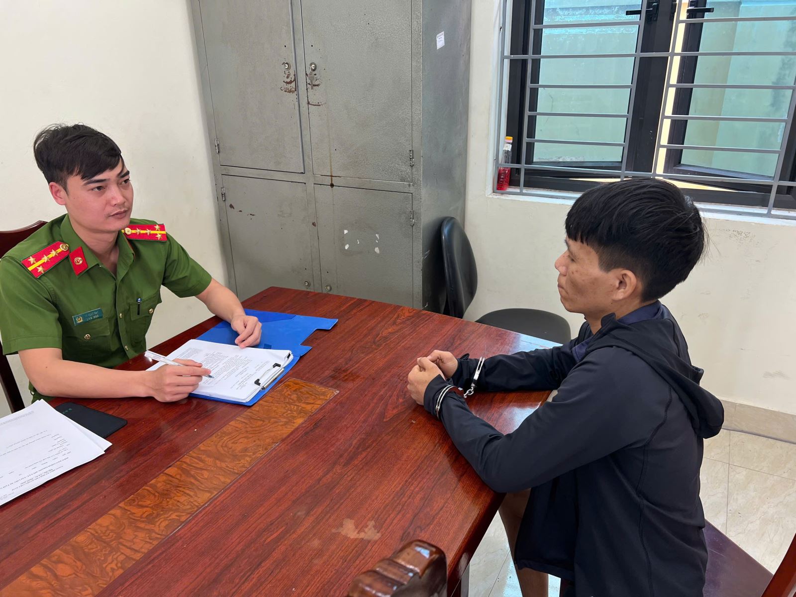 Công an xã Nam Thái Ninh phát hiện, bắt quả tang 02 đối tượng tàng trữ trái phép chất ma túy