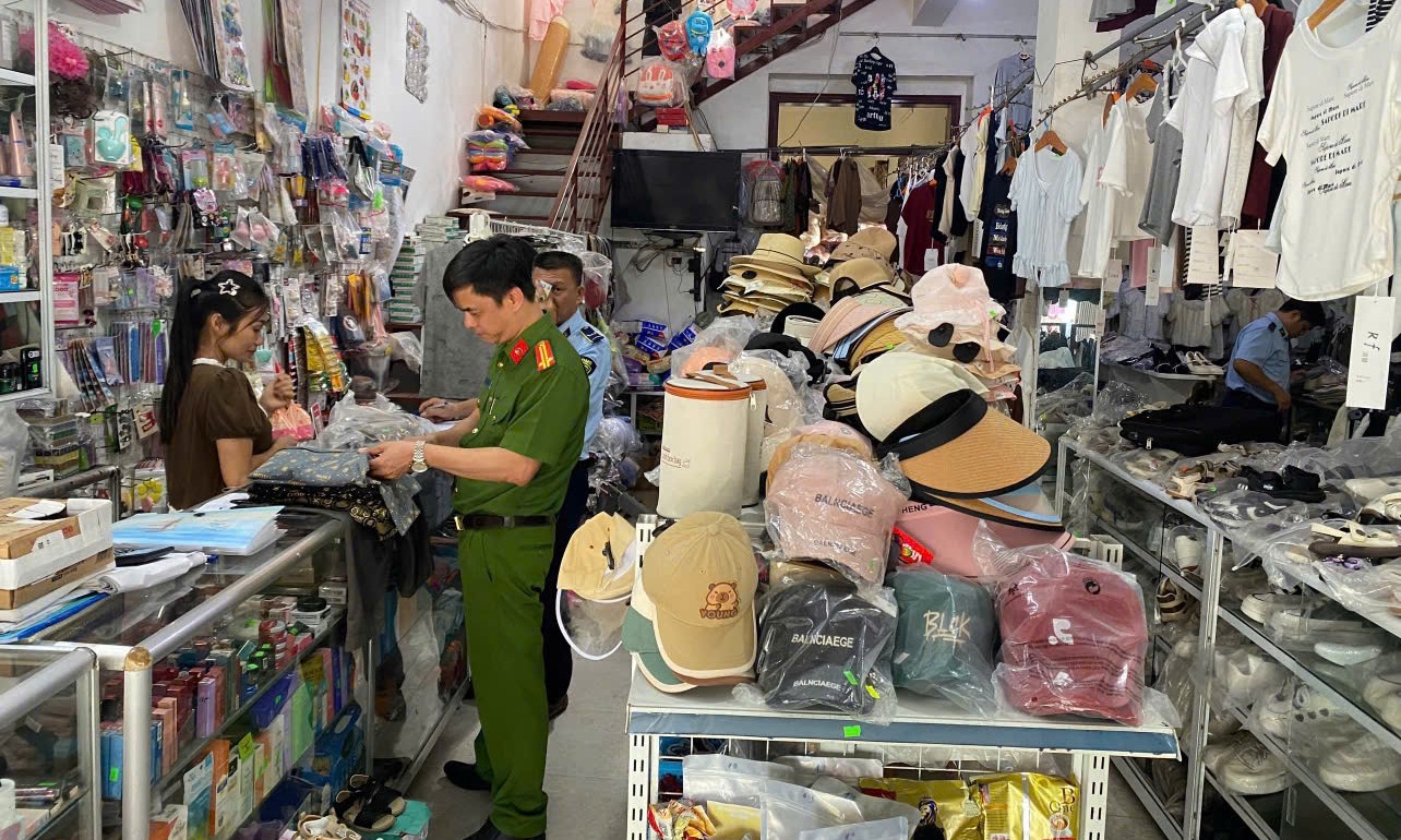 Công an xã Tây Tiền Hải tăng cường kiểm tra, xử lý vi phạm liên quan đến sở hữu trí tuệ trên địa bàn