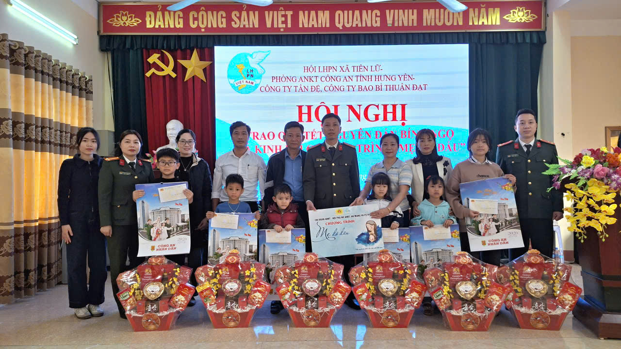 Lan tỏa yêu thương từ những “Mẹ đỡ đầu” mang sắc phục Công an