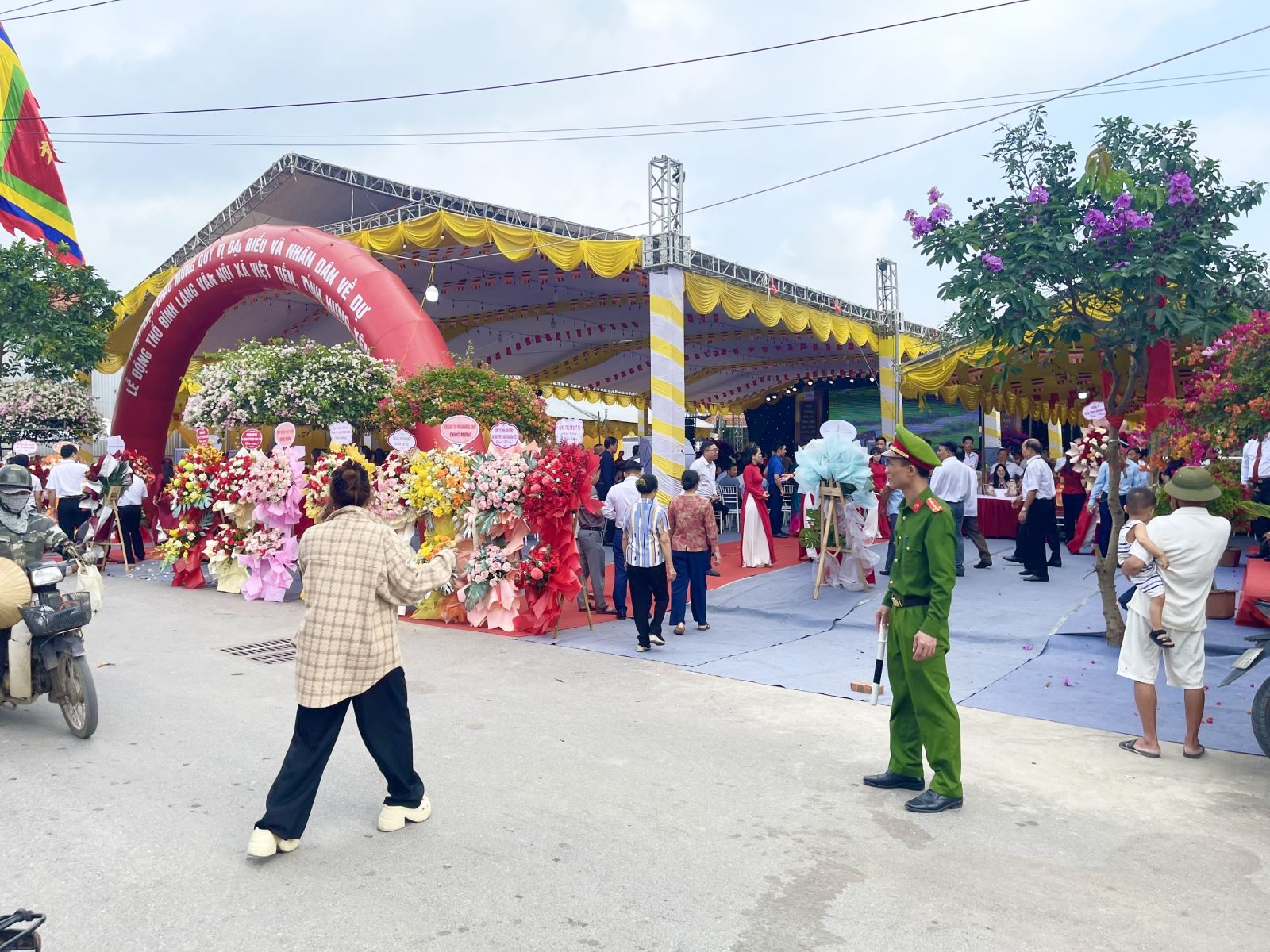 Công an xã Việt Tiến: Thực hiện tốt công tác bảo đảm an ninh trật tự Lễ động thổ xây dựng Đình làng Vân Nội