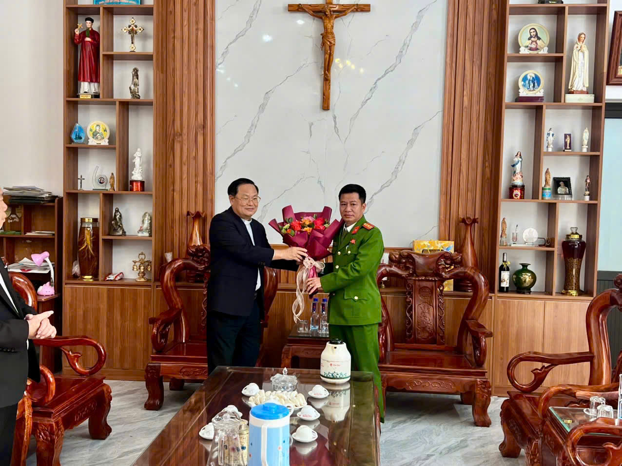 Công an xã Ngọc Lâm tăng cường gắn kết với đồng bào Công giáo, phòng chống thế lực thù địch lợi dụng đạo Công giáo để chống phá Đảng, Nhà nước