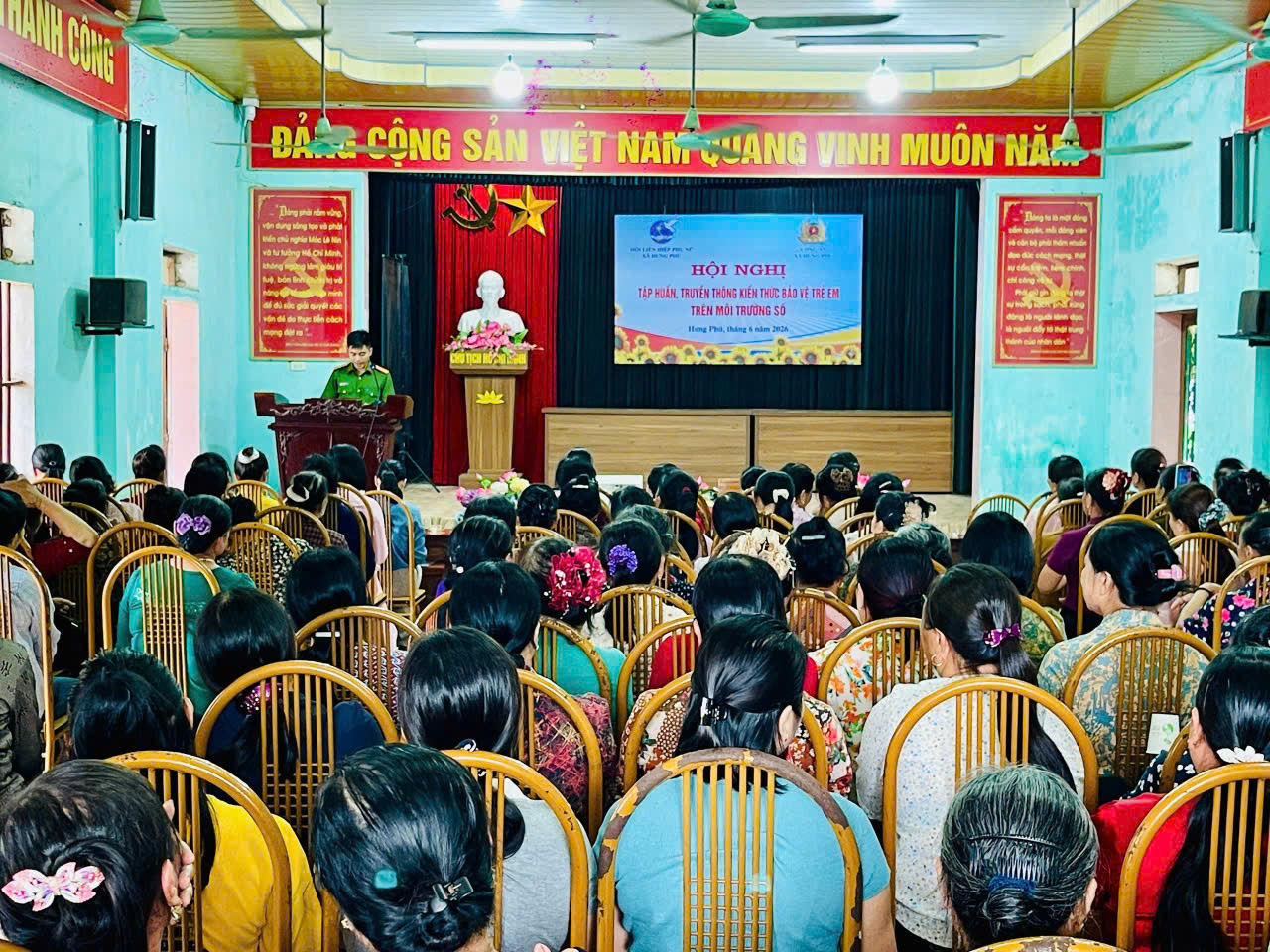Công an xã Hưng Phú phối hợp tổ chức tập huấn, truyền thông kiến thức bảo vệ trẻ em trên môi trường số