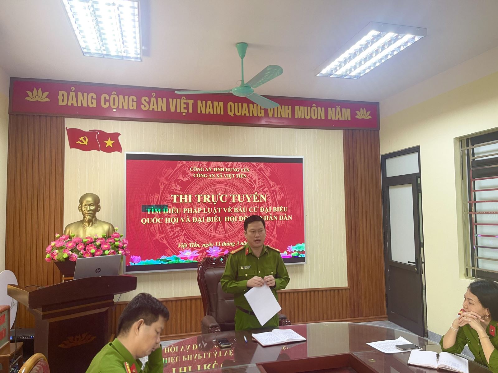 Công an xã Việt Tiến hưởng ứng Cuộc thi trực tuyến “Tìm hiểu pháp luật về bầu cử đại biểu Quốc hội và đại biểu Hội đồng nhân dân” 