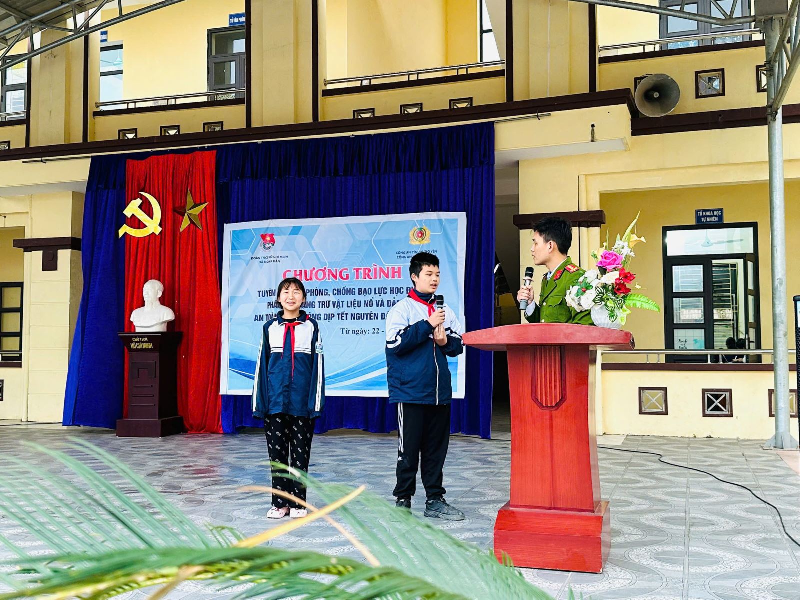 Công an xã Nghĩa Dân: Tổ chức tuyên truyền pháp luật về vũ khí, vật liệu nổ, công cụ hỗ trợ và pháo dịp Tết Nguyên đán Bính Ngọ 2026 tại Trường THCS Vĩnh Xá