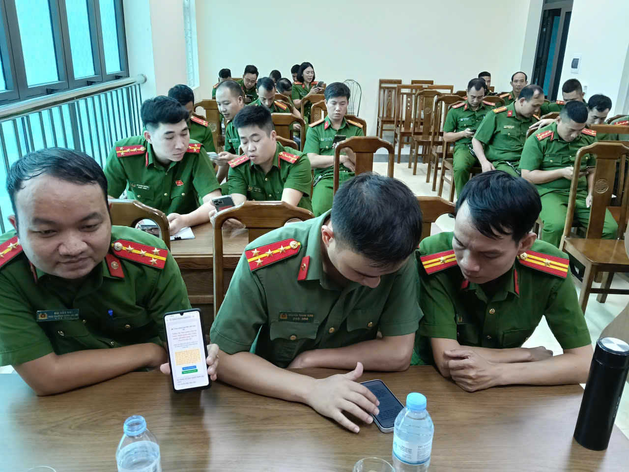 Công an phường Đường Hào triển khai Cuộc thi trắc nghiệm trên internet với chủ đề “Công an tỉnh Hưng Yên với phát triển khoa học công nghệ, đổi mới sáng tạo và chuyển đổi số”