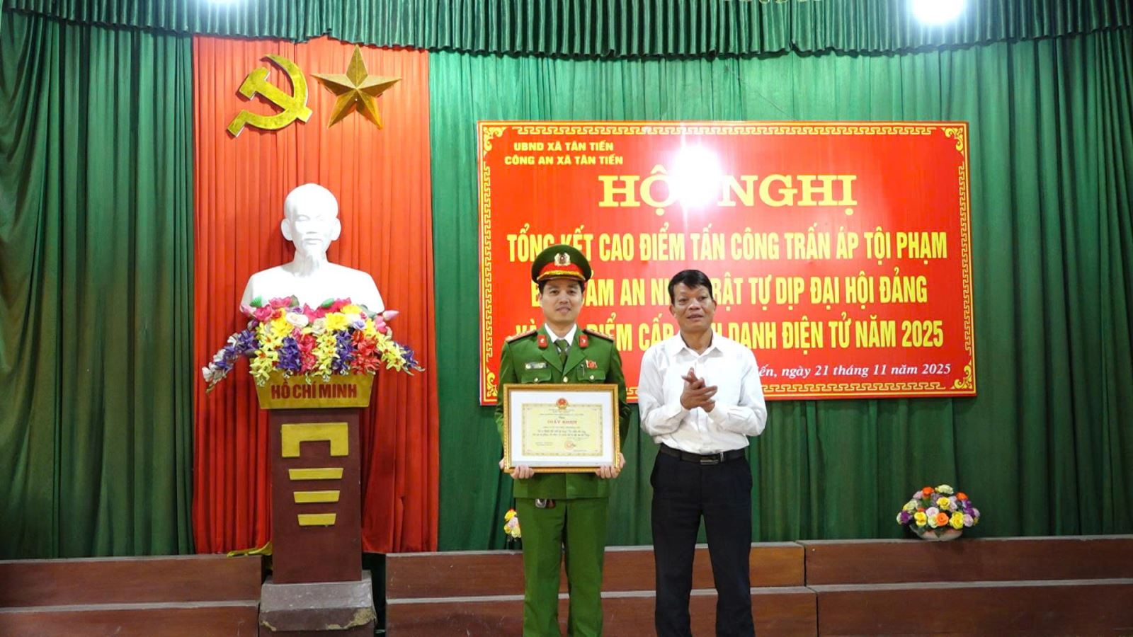 Hội nghị Tổng kết cao điểm bảo đảm an ninh trật tự dịp Đại hội Đảng và cao điểm cấp định danh điện tử mức độ 2 trên địa bàn xã Tân Tiến