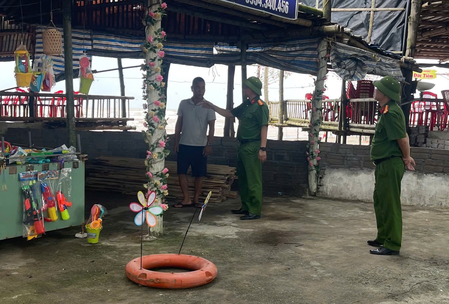 Công an xã Hưng Phú chủ động triển khai các phương án ứng phó bão số 1