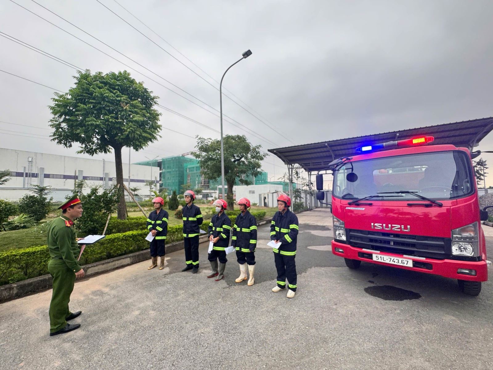 	Công an xã Phụ Dực tăng cường hướng dẫn các doanh nghiệp đảm bảo tốt an ninh, trật tự, góp phần phục vụ phát triển sản xuất