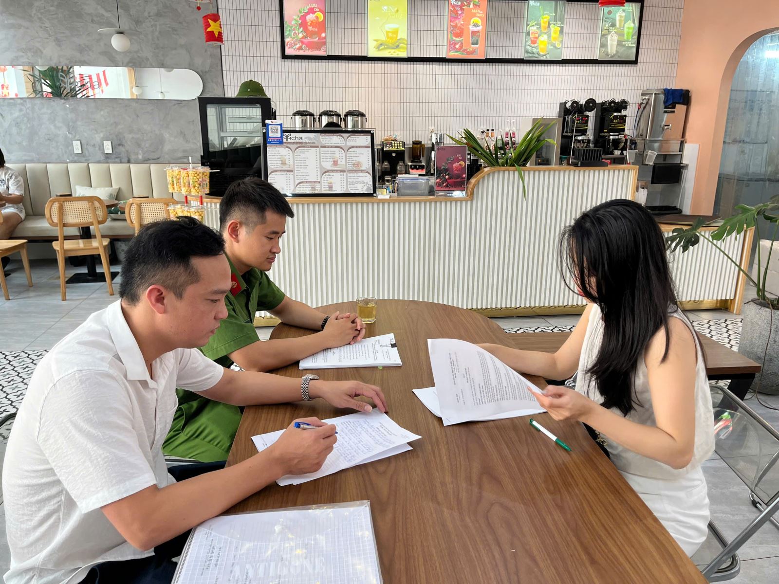Công an tỉnh Hưng Yên khuyến cáo người dân cẩn trọng khi sử dụng hình ảnh bản đồ Việt Nam nhằm mục đích trang trí