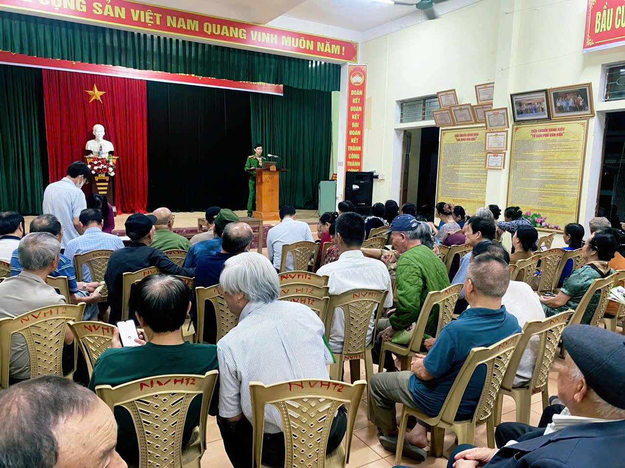 Công an xã Đông Hưng đẩy mạnh tích hợp tài khoản an sinh xã hội trên VNeID