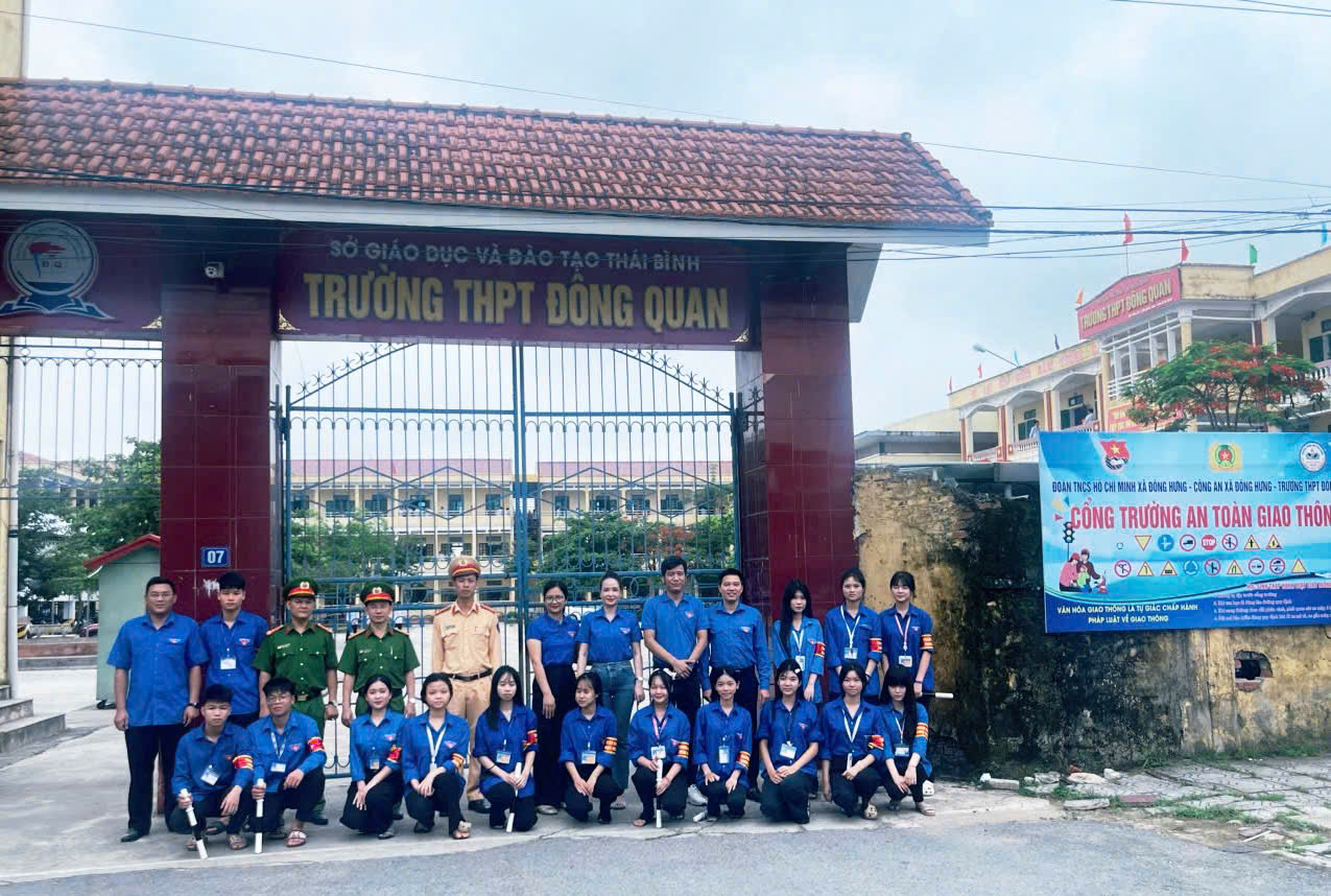 Công an xã Đông Hưng ra mắt mô hình “Cổng trường an toàn giao thông”