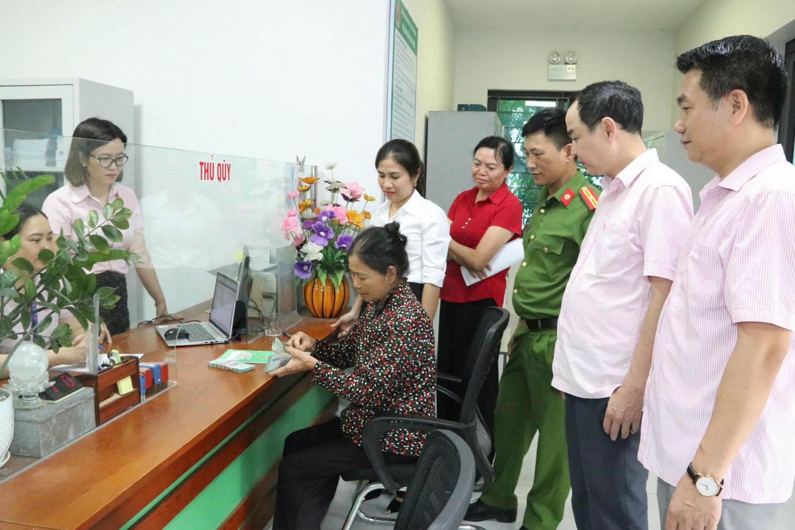 Công an xã Bắc Đông Hưng phối hợp triển khai chính sách tín dụng ưu đãi cho người sau cai nghiện