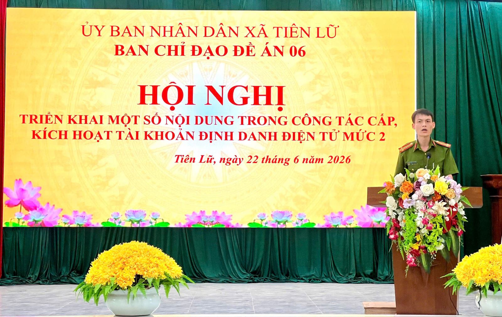 Công an xã Tiên Lữ triển khai cao điểm kích hoạt, thu nhận tài khoản định danh điện tử mức độ 2 và tích hợp các loại giấy tờ vào ứng dụng VNeID