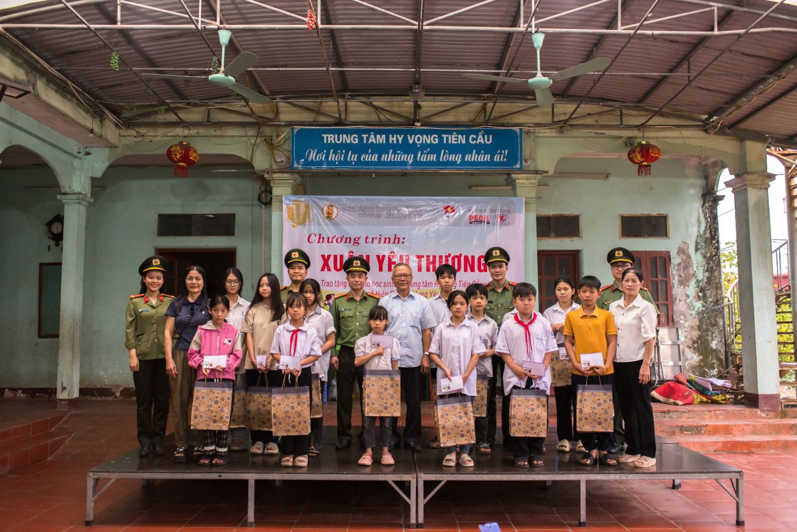 Chi đoàn Phòng Quản lý xuất nhập cảnh thiết thực tổ chức các hoạt động chào mừng 95 năm ngày thành lập Đoàn TNCS Hồ Chí Minh
