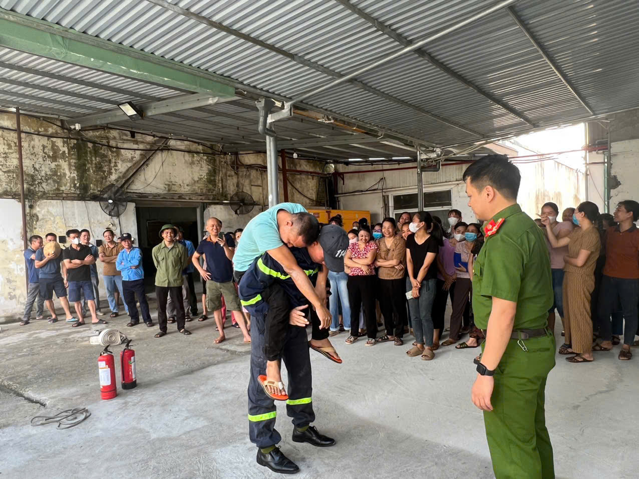 Đội Chữa cháy và Cứu nạn, cứu hộ khu vực Thái Bình tăng cường thực tập phương án chữa cháy tại các cơ sở công nghiệp, kho hàng hoá trên địa bàn