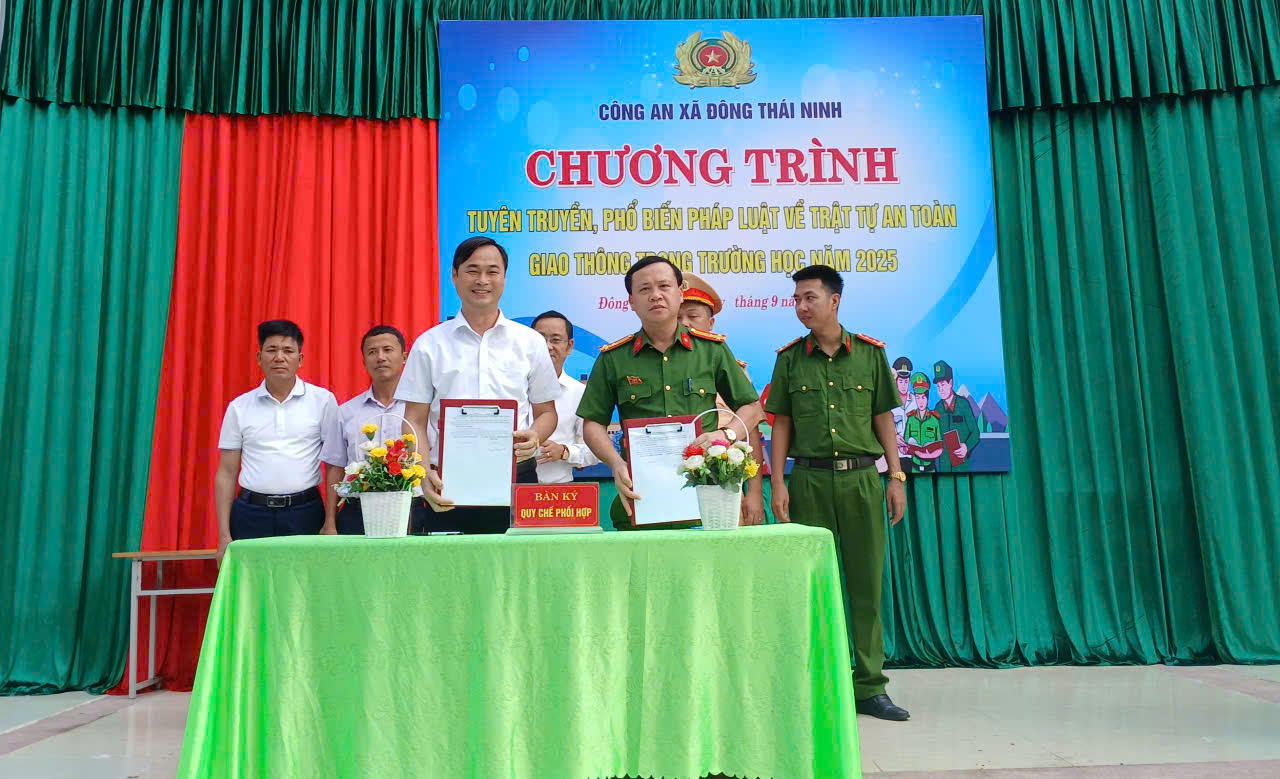 Công an xã Đông Thái Ninh tăng cường công tác tuyên truyền, phổ biến giáo dục pháp luật về luật an toàn giao thông đối với các trường học trên địa xã.