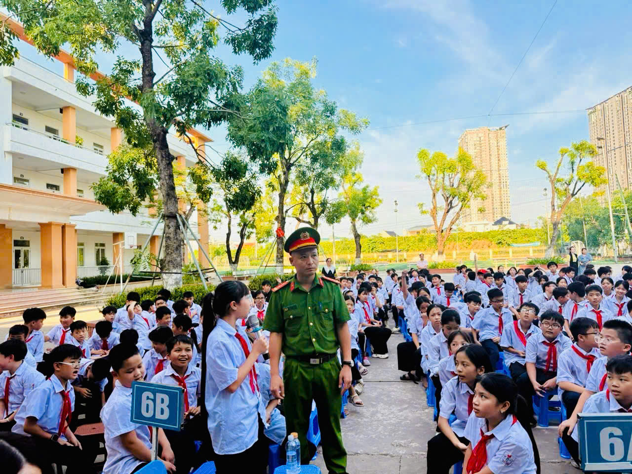 Công an xã Phụng Công phối hợp với Trường TH&THCS Xuân Quan tổ chức tuyên truyền pháp luật trong lứa tuổi học sinh và phòng chống ma túy học đường