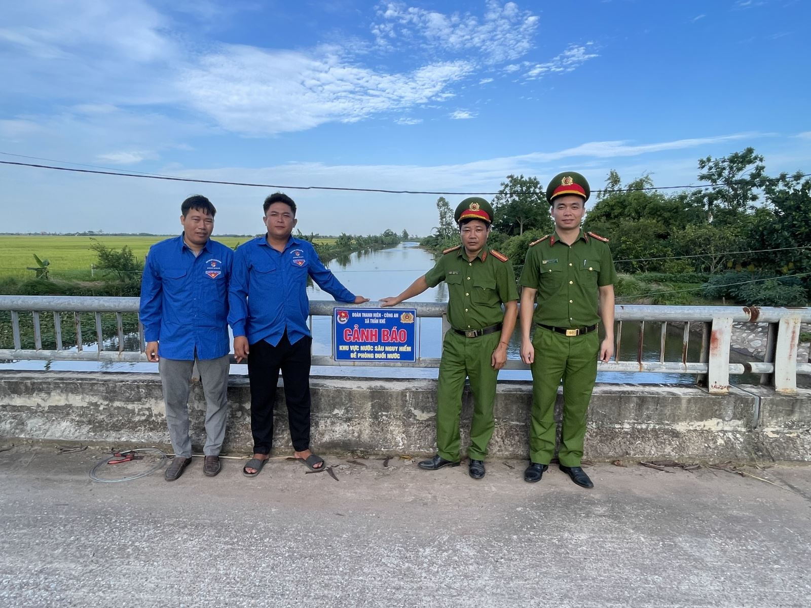 Công an xã Thần Khê phối hợp Đoàn Thanh niên xã đẩy mạnh tuyên truyền, cảnh báo phòng chống đuối nước trên địa bàn