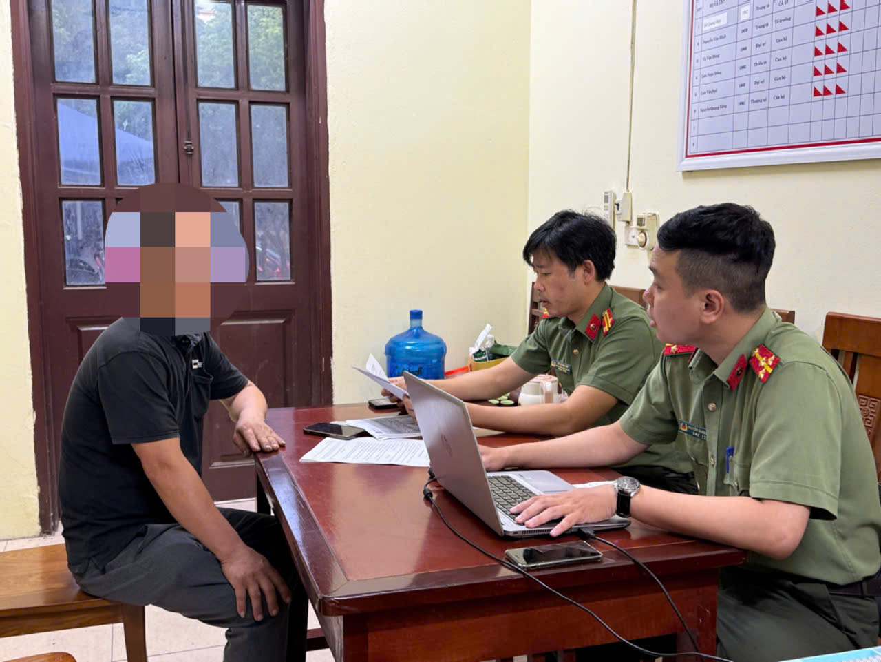 Công an xã Nguyễn Văn Linh phát hiện, xử lý trường hợp đăng tải thông tin sai sự thật trên không gian mạng