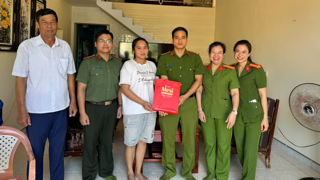 Công an xã Ái Quốc lan tỏa hiệu quả mô hình “Mẹ đỡ đầu”