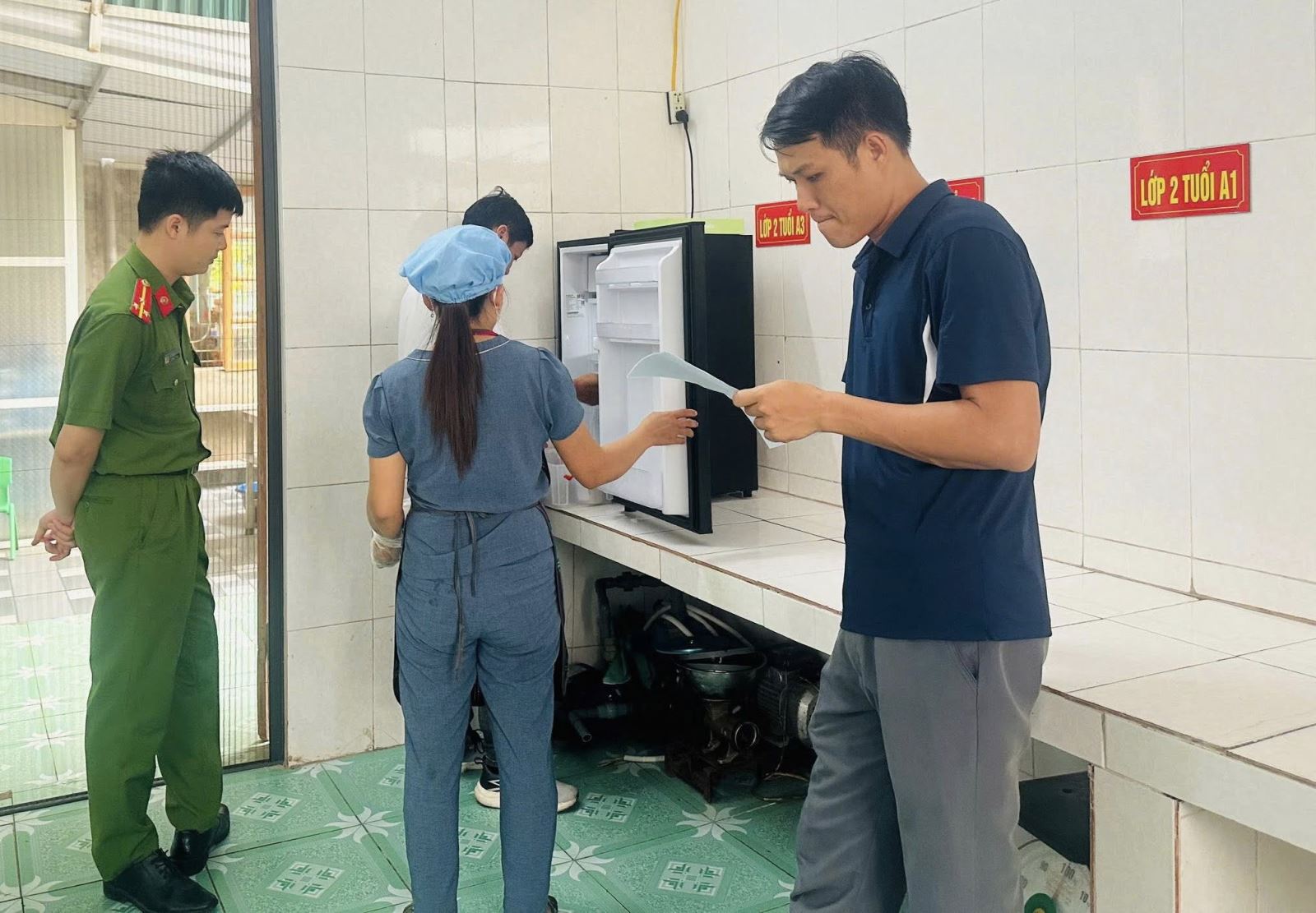 Công an xã Nam Tiền Hải phối hợp kiểm tra vệ sinh an toàn thực phẩm “Tháng hành động vì an toàn thực phẩm” năm 2026