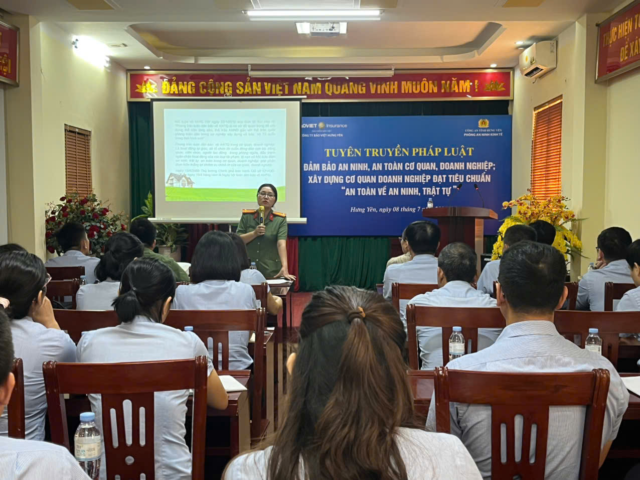 Phòng An ninh kinh tế tuyên truyền pháp luật đảm bảo an ninh, an toàn doanh nghiệp tại Công ty Bảo Việt Hưng Yên.