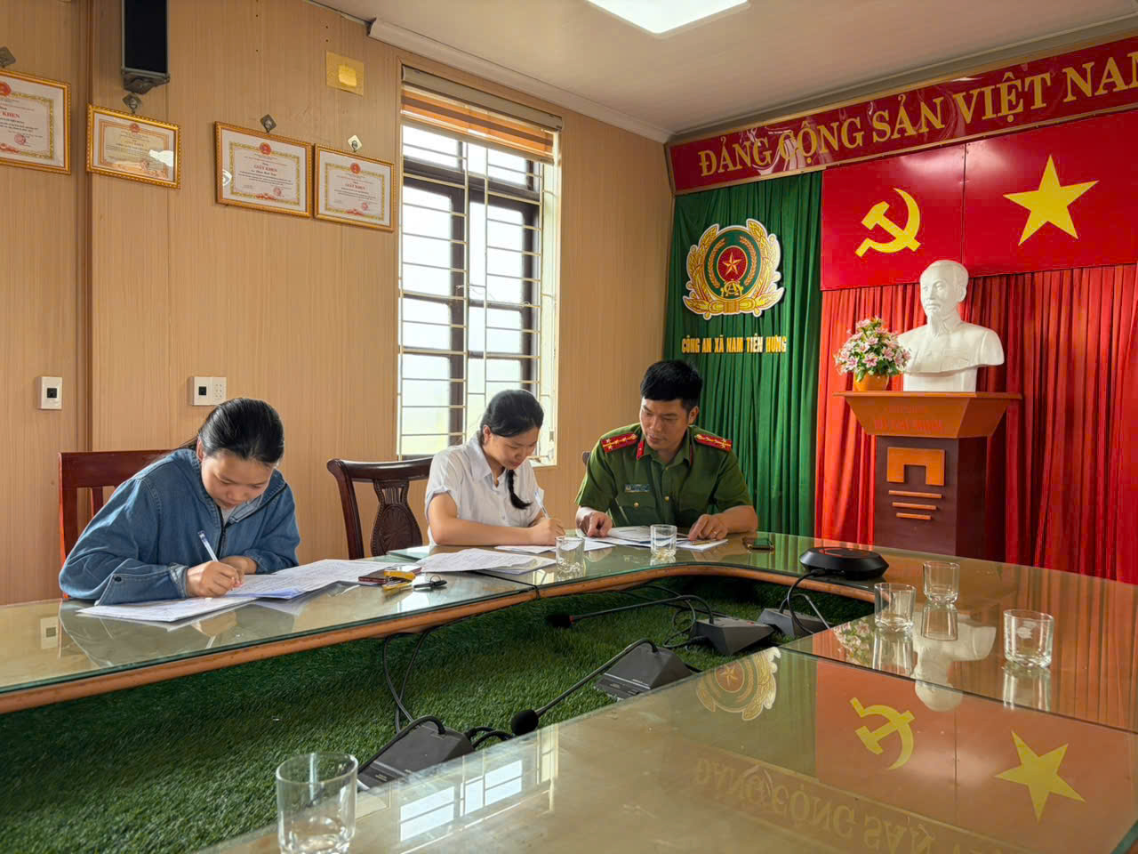 Công an xã Nam Tiên Hưng đồng hành, tiếp sức thí sinh dự tuyển vào các trường Công an nhân dân năm 2026
