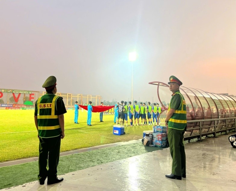 Đội Cảnh sát trật tự phối hợp đảm bảo an ninh trật tự, trật tự công cộng và trật tự an toàn giao thông tại giải bóng đá chuyên nghiệp mùa giải 2025-2026 trên địa bàn tỉnh Hưng Yên.