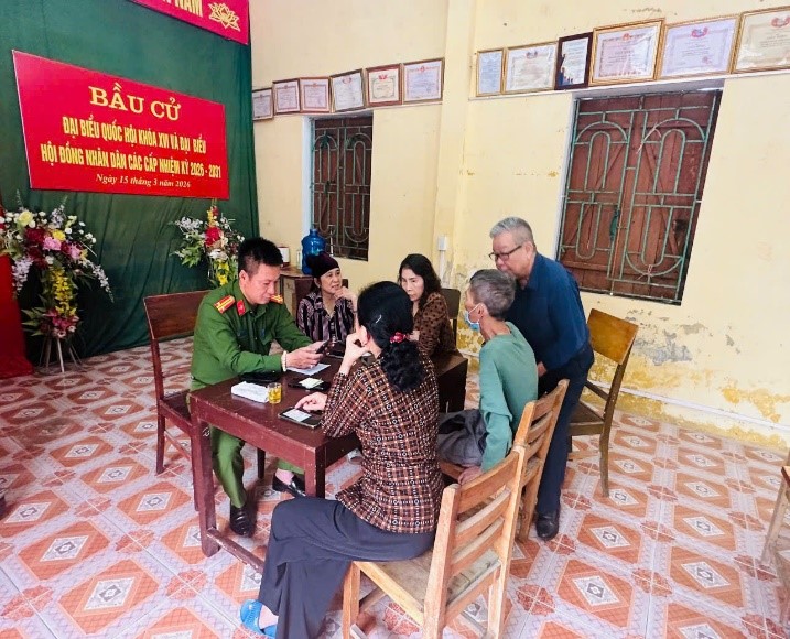 Công an xã Nam Đông Hưng đẩy mạnh triển khai hướng dẫn, hỗ trợ nhân dân tích hợp tài khoản an sinh xã hội trên ứng dụng 