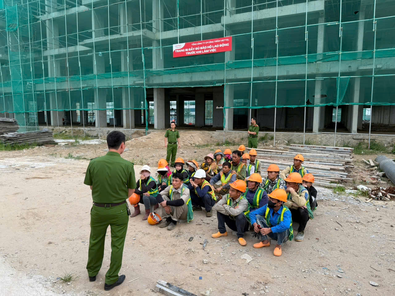Công an phường Vũ Phúc tổ chức kiểm tra, xét nghiệm ma tuý đối với công nhân tại công trường đang thi công trên địa bàn