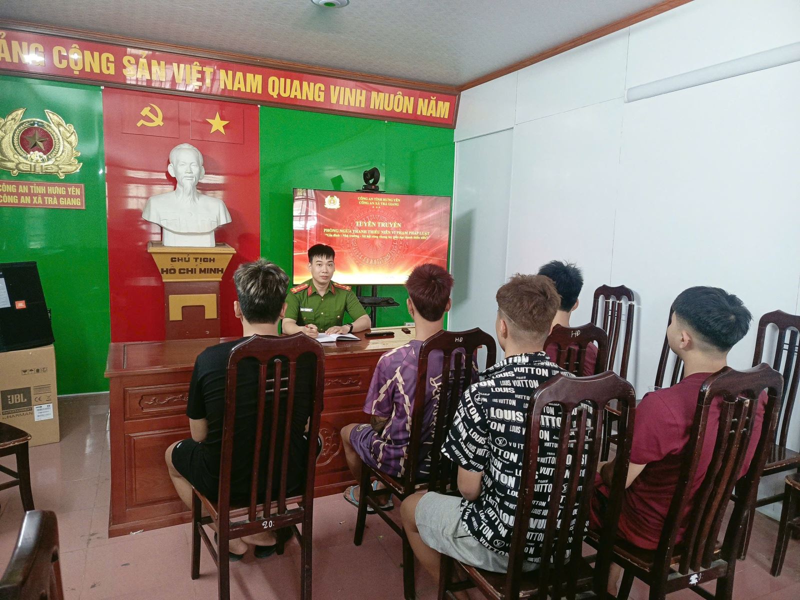 Công an xã Trà Giang tăng cường tuyên truyền, giáo dục phòng ngừa thanh thiếu niên vi phạm pháp luật
