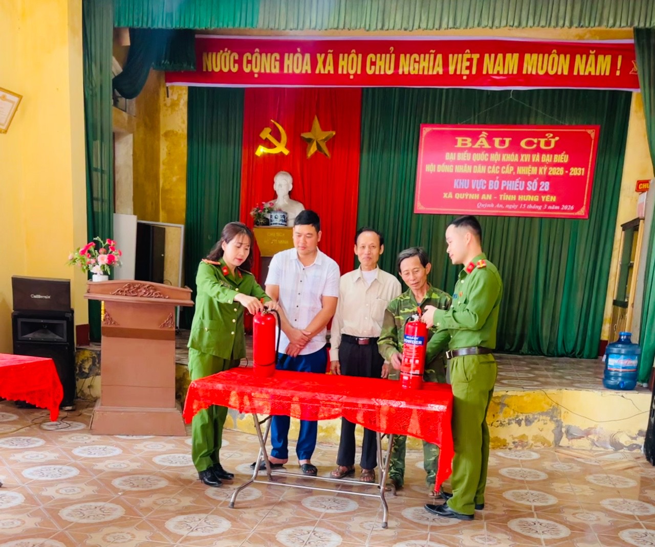 Công an xã Quỳnh An tổ chức triển khai công tác đảm bảo an toàn phòng cháy, chữa cháy và cứu nạn, cứu hộ (PCCC và CNCH) tại các khu vực bỏ phiếu phục vụ bầu cử đại biểu Quốc hội khóa XVI và đại biểu H