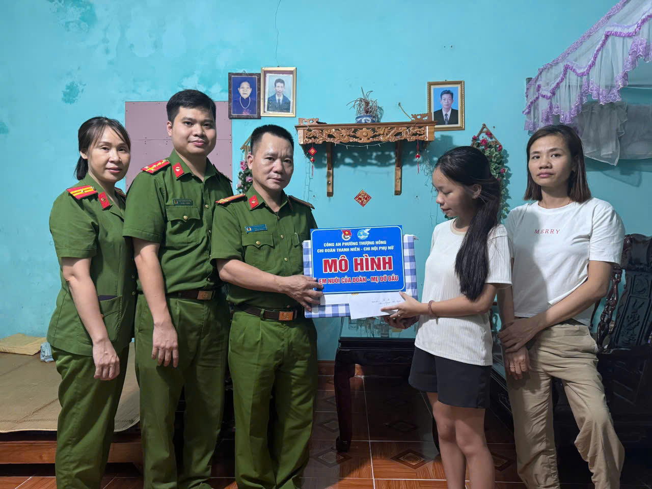 Mô hình “Em nuôi của Đoàn- Mẹ đỡ đầu” việc làm thiết thực của Chi đoàn Thanh niên và Chi hội Phụ nữ Công an phường Thượng Hồng